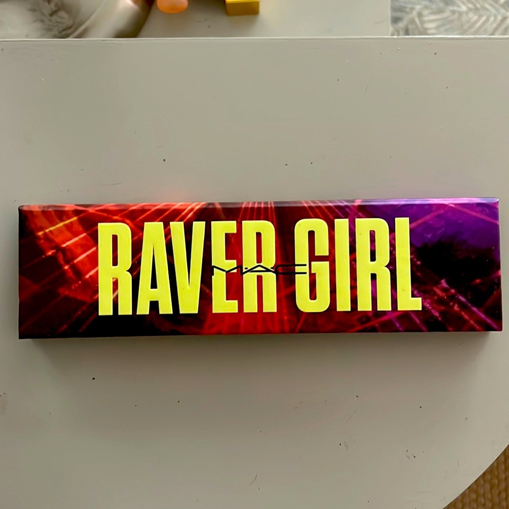 COPY - Brand new MAC raver girl palette